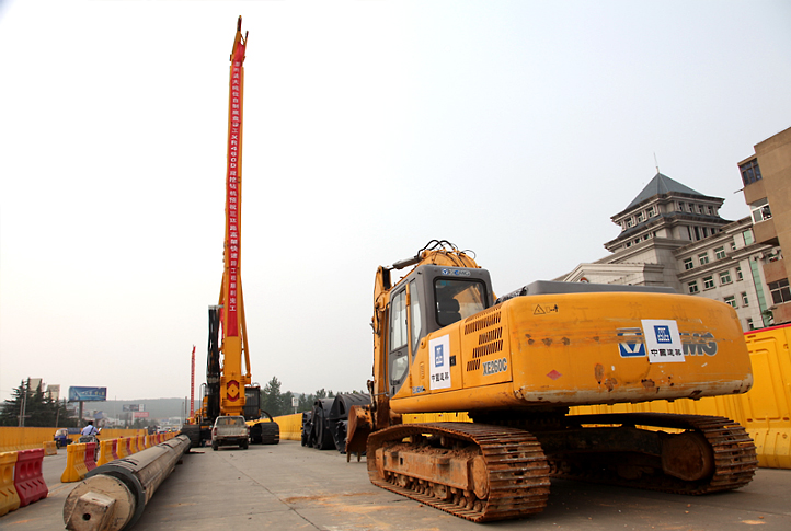 2012年7月多米体育中国有限公司官网旋挖钻机XR460D助力徐州三环东路快速化改造工程-JC82