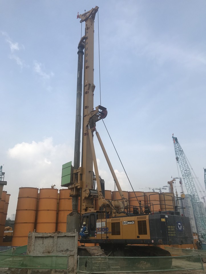 2019年4月多米体育中国有限公司官网XR400S旋挖钻机在新加坡施工